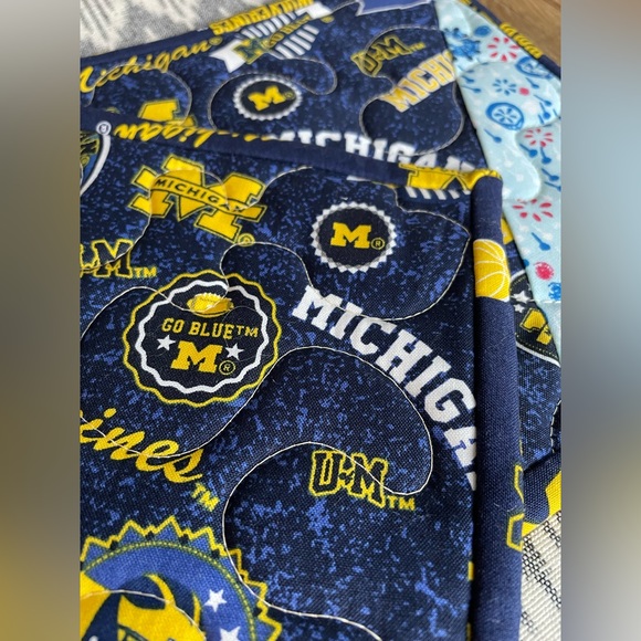 NWOT - Handmade University of Michigan Potholders (Set of 2) - Picture 6 of 10